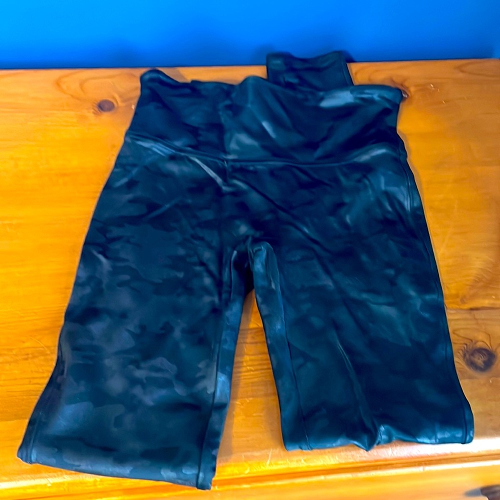 Spanx faux leather leggings!! Barely worn! Ships fast!